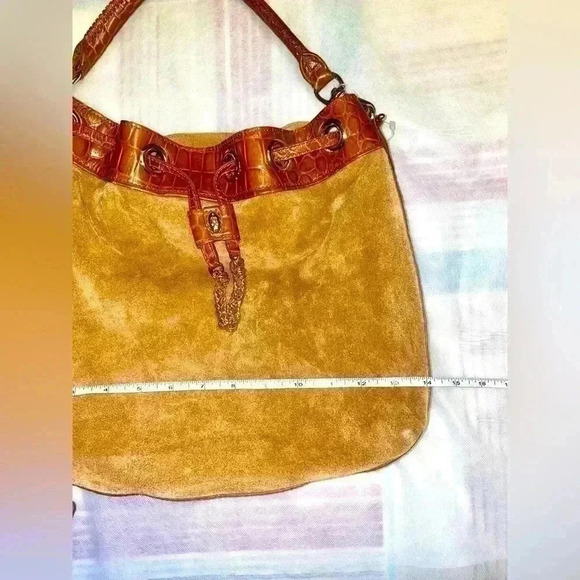 🏵️Cole  Haan Drawstring Hobo Hazelnut soft Suede luxurious bag 🏵️ - Picture 4 of 10